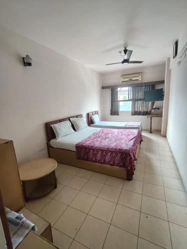 TEN Hotel in วาปิ