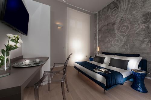 Colosseum Corner - image 10