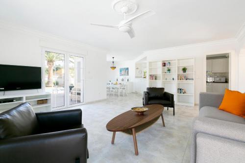 Facilities, Villa Coral in Santa Llucia