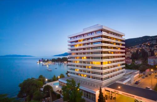 Hotel Ambasador - by Liburnia Hotels & Villas - Hôtel - Opatija