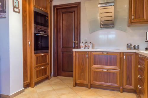 Luxury Villa Karteros - image 2