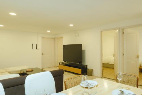 Big unit for 8 people city center Silom