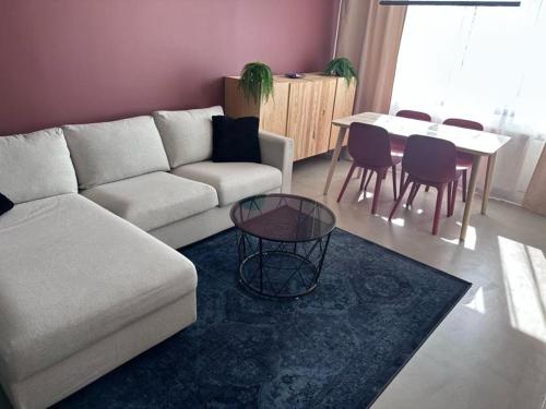 Chic & Modern Apartment with Mountain Views, Poprad (foto 3)