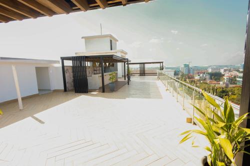 balkon/terras, Cozy Stylish Apartment with King Bed and Wi-Fi in Athi River