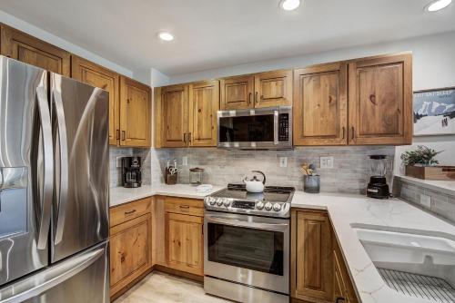 Arrowhead Village - Premium 3 Bedroom Condominium condo