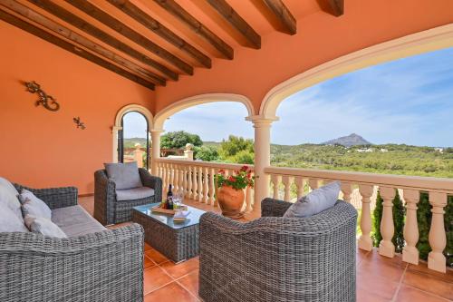 شرفة/ تراس, Familia by Aguilarent in Ambolo