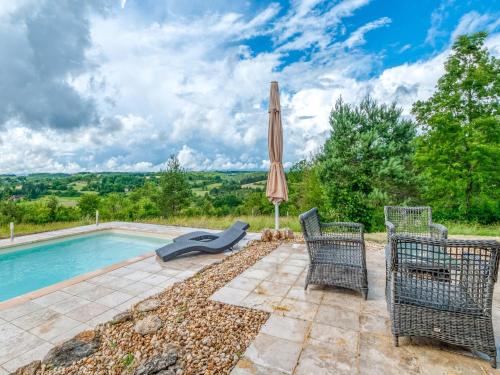 Peldbaseins, Villa in Aquitaine with Pool  BBQ in Sainte-Alvere
