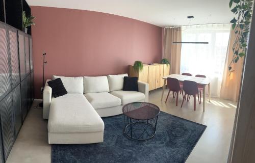 Chic & Modern Apartment with Mountain Views, Poprad (foto 7)