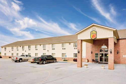 . Super 8 by Wyndham Mound City