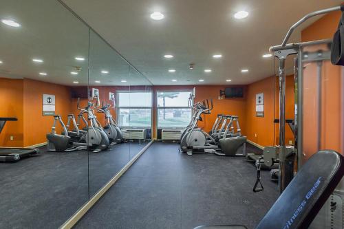 Clarion Inn & Suites - image 12