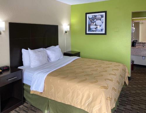 1 queen bed