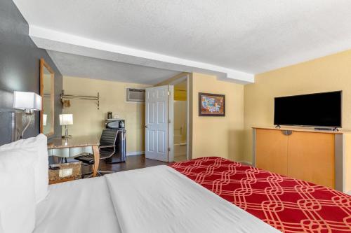 Econo Lodge Clovis - image 11
