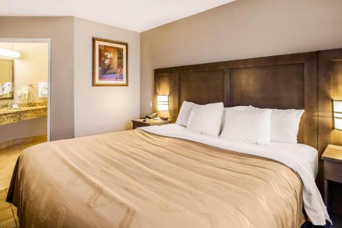 Quality Inn Moriarty - image 6