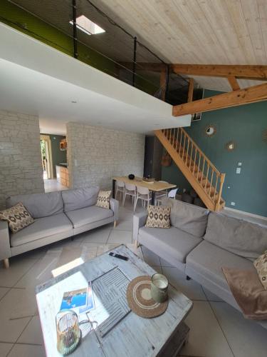 Maison de Gare, 8 personnes, 20 min PUY du F gîte à louer Mouchamps