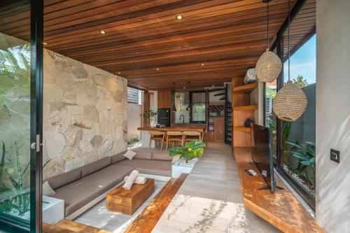 Casa Luca Chic 1BR Tropical Hideaway in Pererenan - image 4