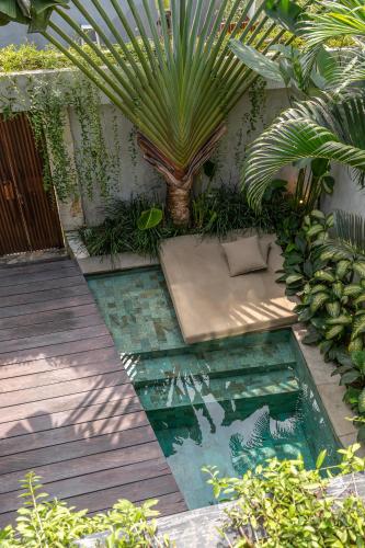 Casa Luca Chic 1BR Tropical Hideaway in Pererenan - image 5