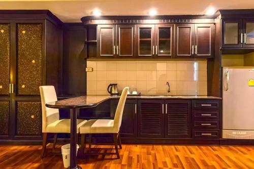 โรงแรม เดอะ เฮอริเทจ สาทร สวีท (The Heritage Sathorn Suite Hotel) in สาทร