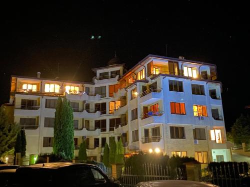 Sea View Apartment in Byala - Pool & Sunrise in 比亞拉