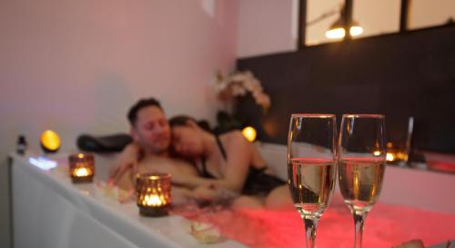 LOVER'S ROOM OR 2