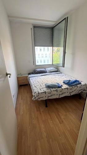 Habitacion mediana in Santa Coloma de Gramenet