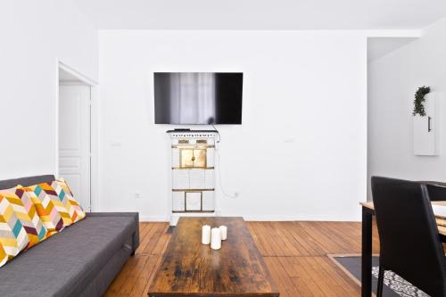 2 Bedroom Apartment Île Saint-Louis With Free Netflix - image 9