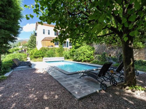 泳池, Elegant Villa in Grasse in 格拉斯