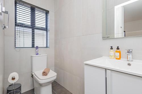 Dalton's Langebaan 6-sleeper - image 3