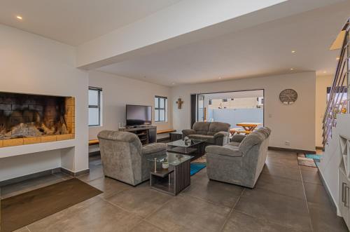 Dalton's Langebaan 6-sleeper - image 4