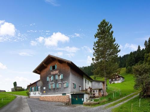 ทัศนียภาพภายนอกโรงแรม, Chalet in Schwarzenberg near Ski Lift in ชวาร์เซนแบร์ก