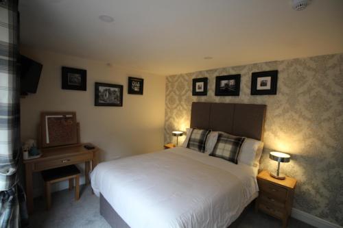 The Clothiers Arms - image 3
