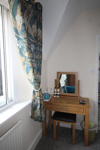 The Clothiers Arms - image 2