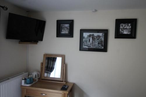 The Clothiers Arms - image 8