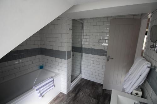The Clothiers Arms - image 7