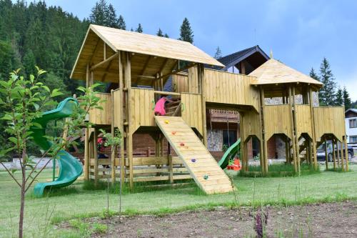 Spēļu laukums, Bio Valeputna in Valea Putnei