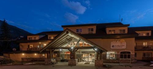 Entrance, Coast Hillcrest Hotel in Revelstoke (BC)
