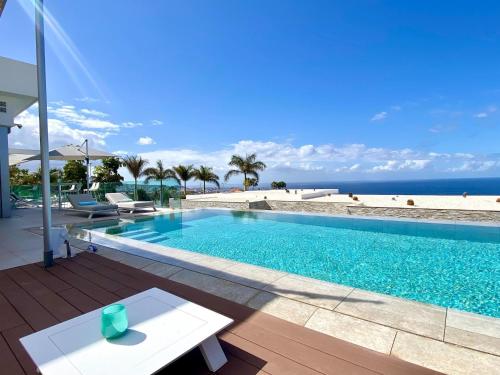 Villa in Adeje with Infinity Pool and Sea View, Adeje (foto 10)
