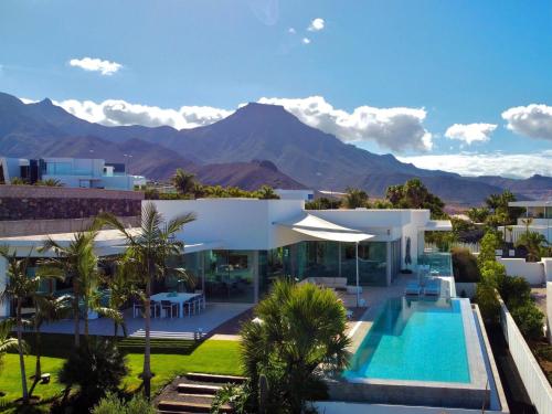 Villa in Adeje with Infinity Pool and Sea View, Adeje (foto 8)