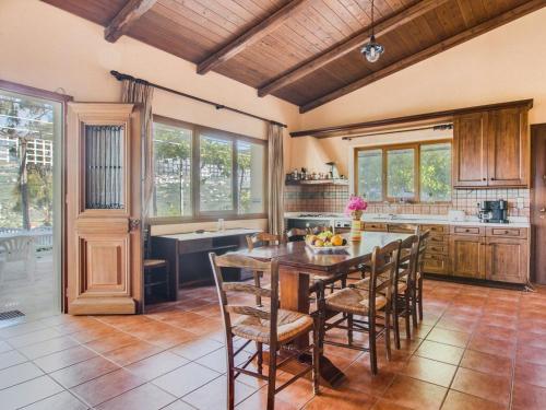 Villa in Crete with Private Pool & Views, Áyios Síllas (photo 3)