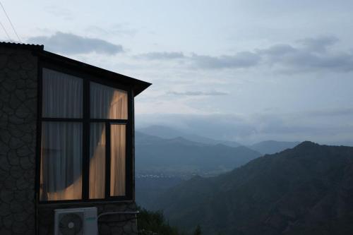 Crest hotel in Odzun