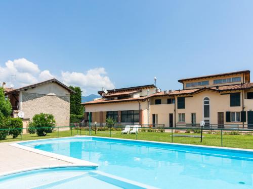  Modern Apartment in Salò with Swimming Pool in Salò