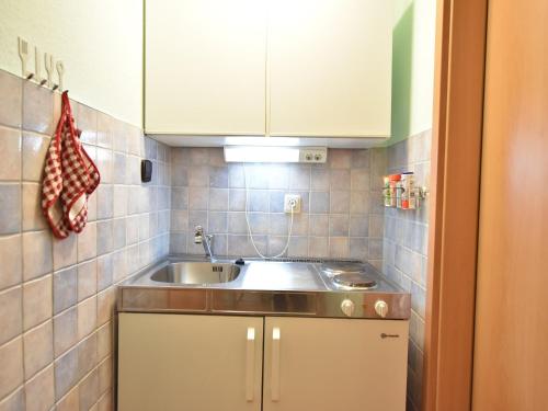 virtuve, Cosy Apartment in Pepelow near Baltic Sea in Am Salzhaff