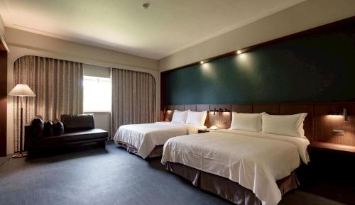 2 queen beds