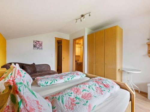 Sunlit Apartment near Ski Area in Hollersbach im Pinzgau