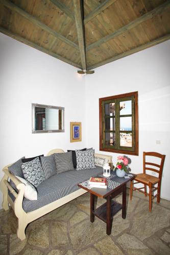 Superior Double Room with Balcony image 8