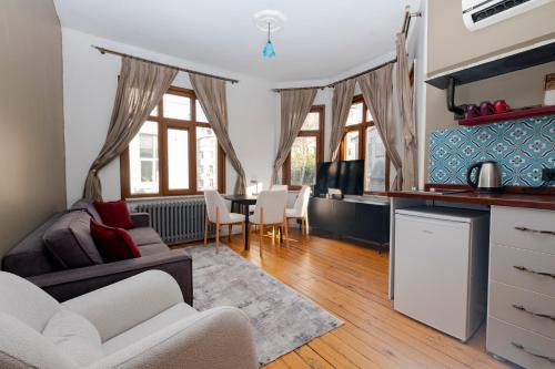 Private Building Featuring Two Separate Apartments, Istanbul
