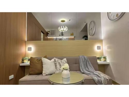 RED LUXE HAVEN Comfy stay, Netflix and Fast WiFi Ready, Manila