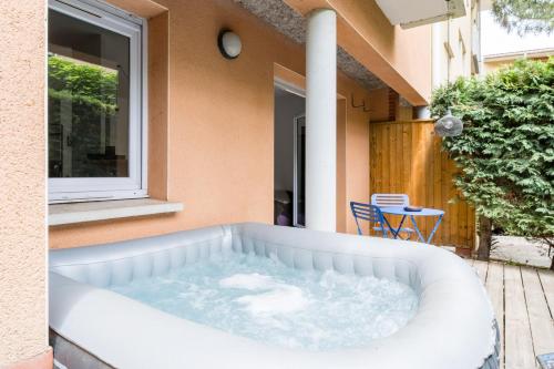 Hot tub, Le Refuge Toulousain - Proche Aeroport in Purpan