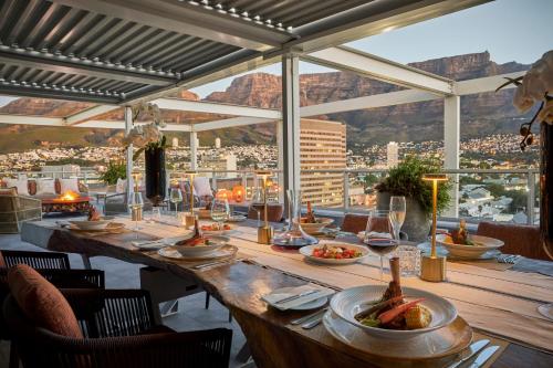 ระเบียง/ชานเรือน, Taj Cape Town, South Africa in เคปทาวน์
