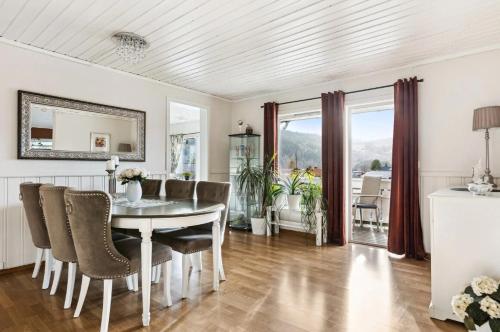Зручності, Spacious 3-Bedroom Apartment with Balcony and Free Parking Orkland near Trondheim in Оркангер