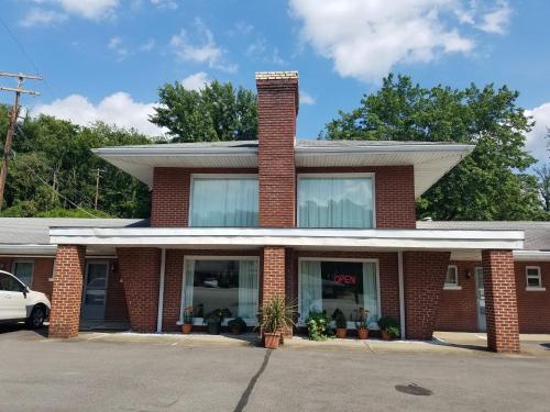 Melody Motor Lodge - Accommodation - Connellsville